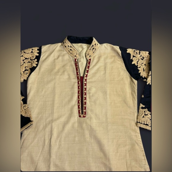 Hand Embroidered Traditional Dress - Picture 2 of 6